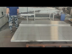 Palo per recinzione di sicurezza a maglia V, lucidato prima della verniciatura a polvere