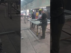 Processo di saldatura per recinzioni a maglia