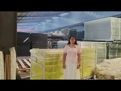 Imballaggi a palette con recinzione di protezione dei bordi