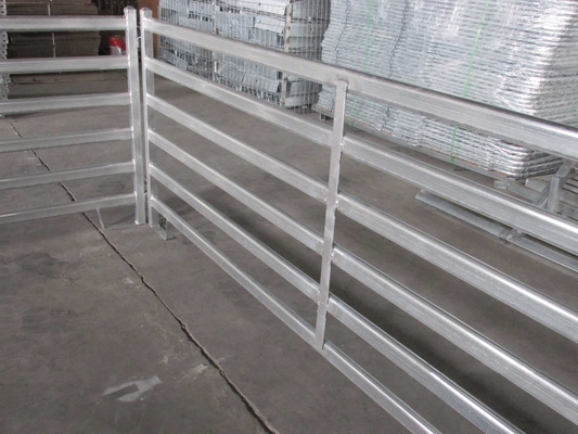 Il recinto per bestiame di vendita caldo del recinto resistente/cavallo del pannello del bestiame di U.S.A. 12 ft riveste 12 ft di pannelli di metallo galvanizzato resistente portatile