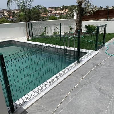 Cina Colorato 3D Decorativo per la casa Nero Curvy Welded Wire Mesh Garden Fence Sicurezza Galvanizzato PVC Rivestito Mesh Fence Cl