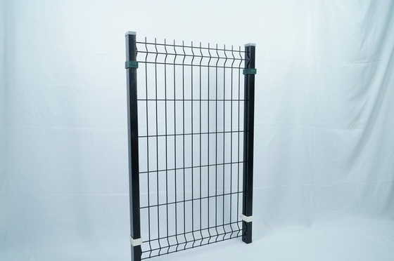 Parco PVC rivestito con V Curvatura 3D Saldato Barricata di rete di filo di ferro in metallo 3D Panello di recinzione esterno con palo a forma di pesca