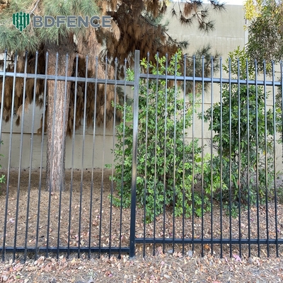 Pannelli di recinzione in alluminio tubolare in metallo rivestiti in polvere nera con picchetti di lancia superiore 30.000 kg Porte di recinzione singole di peso lordo