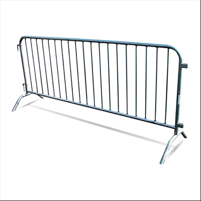 Barriera pedonale con tappi per pali di recinzione e lunghezza del pannello di 6,5' 8,5'