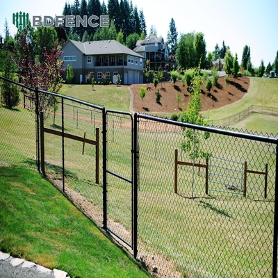 Cortile da tennis Galvanizzato Chainlink Recinzione Rollo Ciclone Filato Diamante Maglia Nera Pvc Rivestito 6ft 8ft Maglia Apertura 50*50mm