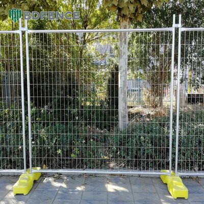 Pannelli temporanei rimovibili per recinzioni esterne per cantieri edili