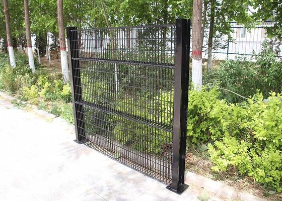 Pietra protettiva che conserva il recinto System del gabbione