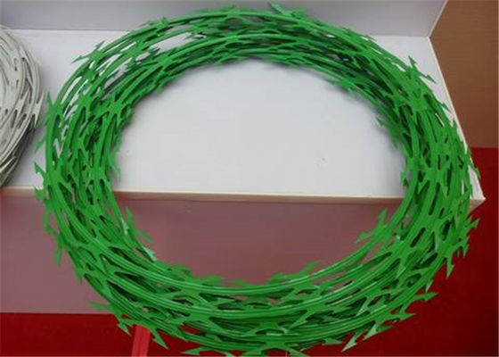 Il PVC d'acciaio del cavo del rasoio di Hgmt 2.5mm ha ricoperto il colore verde pungente per il recinto Panels Livestock