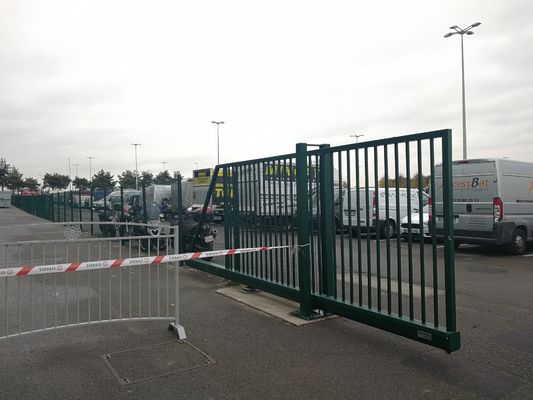 Porta di recinzione da giardino in acciaio rivestito in polvere galvanizzata Tubulare doppia porta Modello 3D impermeabile per abitazioni