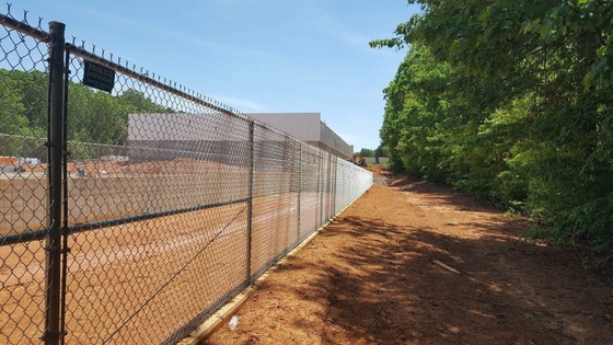 Fence a catena resistente alla corrosione resistente a caldo galvanizzata a maglia di tessuto ciclone per impianti sportivi