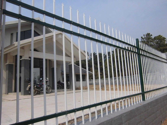 Facile da assemblare pannello di recinzione in acciaio di ferro battuto rivestito in PVC galvanizzato per piscina personalizzata Spear Top Outdoor