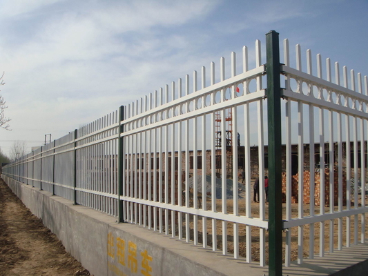 Facile da assemblare pannello di recinzione in acciaio di ferro battuto rivestito in PVC galvanizzato per piscina personalizzata Spear Top Outdoor